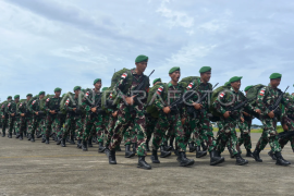 Upacara pemberangkan prajurit TNI ke Papua Page 1 Small