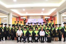 Pemkot Jayapura: Wisuda Sekolah Dahlia bukti nyata ramah lansia