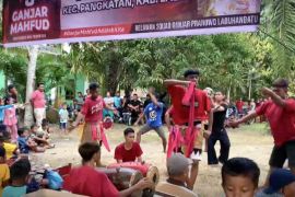 Squad Ganjar gelar pasar murah bersama jaran kepang di Labuhanbatu