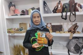 Produk UMKM Binaan Adaro Diminati Pengunjung Pekan Raya Tabalong