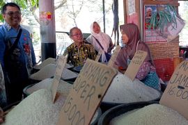 Retribusi pasar di Tapin Kalsel tembus Rp1,1 miliar