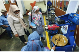 UP desiminasi alat pembuat rendang dan latih rantai pasok usaha mikro