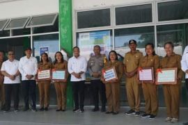 Pj Bupati serahkan lima unit bantuan Puskesmas Keliling di Kei Besar