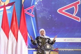 HUT ke-86 ANTARA, Gubernur Khofifah hadiahi pantun