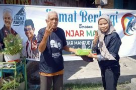 Relawan Arus Ganjar bagikan 1.500 nasi kotak ke warga Labuhanbatu Raya