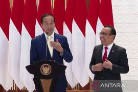 Dasi kuning Presiden Jokowi