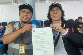 Miliki kesadaran, Bimbim Slank lapor ke Balai Karantina bawa oleh-oleh bibit kelapa