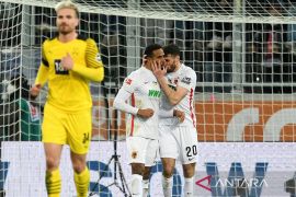 Prediksi Augsburg vs Dortmund: head to head, klasemen, dan link live streaming