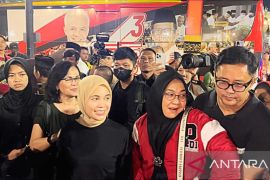 Atikoh Ganjar Pranowo sapa masyarakat di "Pahlawan Street Center" Madiun