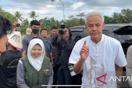 Ganjar sebut tidak boleh, itu politik uang ketika warga minta bagi rezeki