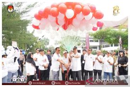 KPU Riau sosialisasi Pemilu 2024 dengan jalan sehat