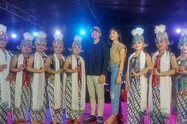 Safari politik ke Wonosobo, Kaesang disambut tari Lengger