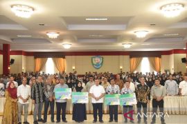 Bupati ajak kepala sekolah di Tapsel berbenah