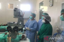 Warga prasejahtera memanfaatkan layanan operasi katarak gratis