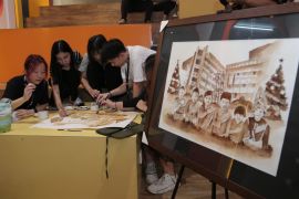 UC sebarkan pesan Natal dan Pemilu 2024 damai lewat pameran lukisan