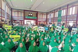 Ratusan "emak-emak" majelis taklim se-Kabupaten Bekasi sambut Muhaimin