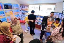 Produsen kue kering asal Bandung buka gerai baru di Surabaya