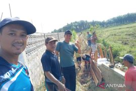 Antusiasme petani Mukomuko bersihkan saluran irigasi Air Manjuto Kiri