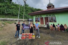 Karyawan XL Axiata salurkan donasi korban erupsi gunung Marapi