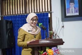 Sekda Kaltim paparkan kewirausahaan pada seminar nasional  di Samarinda