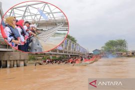 Lomba dayung perahu naga meriahkan hari jadi Tanjung Balai