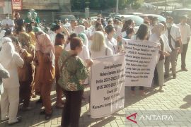 Direktur RSUD Haulussy meminta dokter dan nakes bersabar