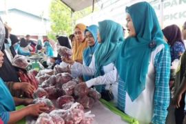 Pemprov Sulbar menggelar operasi pasar didukung dua ton beras