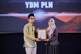 Tingkatkan inovasi penyaluran zakat, YBM PLN raih empat anugerah Indonesia "Fundraising Awards" 2023