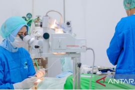 Pemprov NTB menggelar baksos operasi katarak gratis