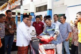 PLN dan SMKN 3 Mataram Serah Terima 34 Motor Hasil Konversi Program Konversi Gratis KESDM