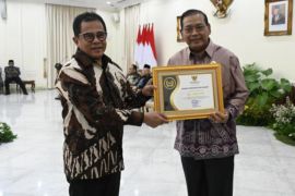 DPR raih penghargaan badan publik  kategori informatif di KIP