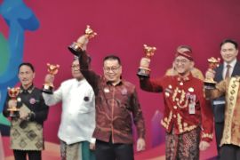 Pemkot Payakumbuh terima penghargaan APE kategori Nindya