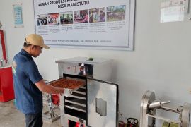 PLN terus berdayakan pendidikan dan UMKM di Desa Manistutu, Jembrana