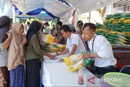 Pemkab Situbondo gelar pasar murah stabilkan harga bahan pokok