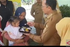 Pemkab Bangka Tengah bagikan makanan tambahan cegah stunting