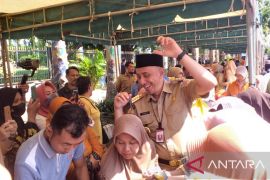 Pemkab Bangkalan salurkan bansos pada masyarakat miskin ekstrem