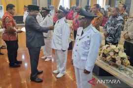 Bupati Manokwari lantik lima kadistrik pemekaran baru