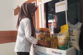 Bulog Ternate jamin stok minyak goreng dan beras aman hingga awal 2024