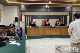 Auditor BPK Riau divonis 4 tahun 3 bulan penjara