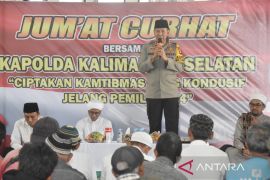 Kapolda ajak warga gunakan hak pilih saat "Jumat Curhat" di Masjid Agung Miftahul Ihsan
