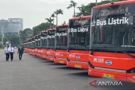 Kadishub acungi jempol untuk peluncuran 26 bus listrik TransJakarta