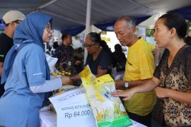 Bulog dan Pemkab Banyuwangi gencar operasi pasar stabilkan harga