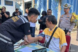 Polres Malang tes urine pengemudi angkutan umum jelang Natal