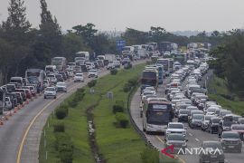 Puncak arus mudik Natal di tol Cipali