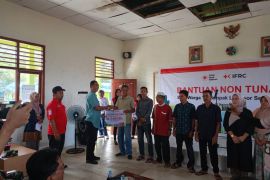 PMI berikan bantuan ke 108 KK korban longsor Serasan Natuna