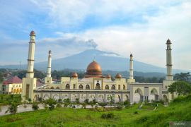 Gunung Marapi keluarkan dentuman keras