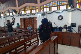 Polrestabes Bandung lakukan sterilisasi sejumlah gereja