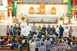 Kapolda Riau dan Forkopimda pastikan keamanan natal di gereja di Pekanbaru