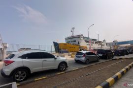 Aktivitas di Pelabuhan Bakauheni landai pada hari Natal