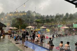 Wisata Air Panas Darajat Garut diserbu wisatawan saat libur Natal